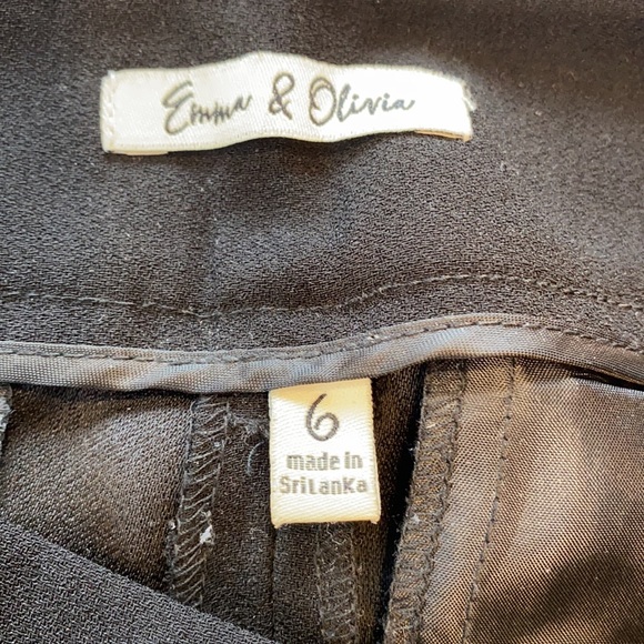 Black trouser style pant with side stripe detail. Size 6 - Picture 2 of 5